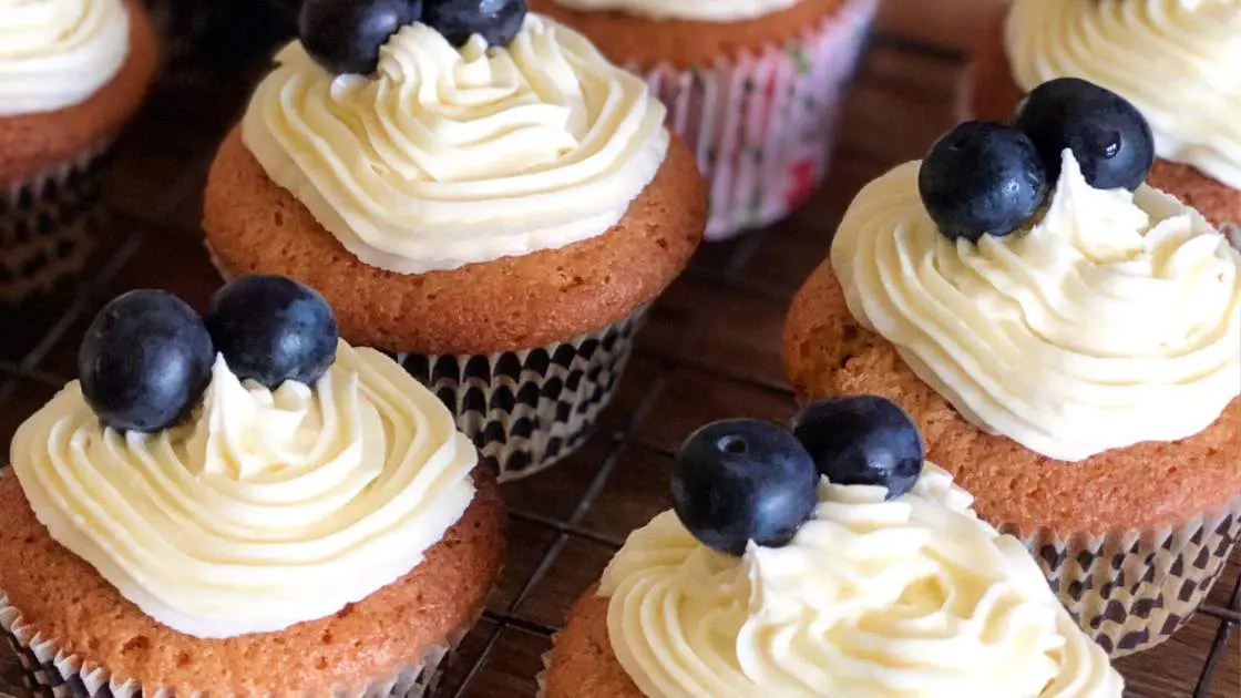 air fryer lemon and blueberry cupcakes