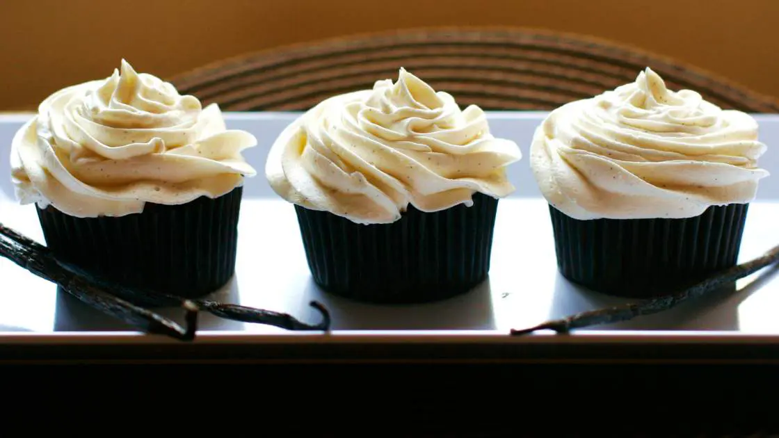 air fryer gluten free vanilla cupcakes